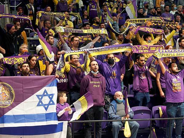 "ניצחון של 4,000 אוהדים ואדם סמית' אחד" (אלן שיבר)