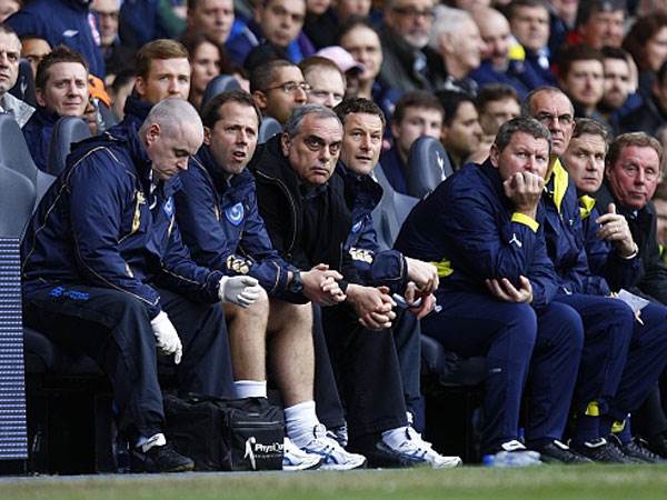 אברהם גרנט והארי רדנאפ על ספסל פורטסמות' (Getty)