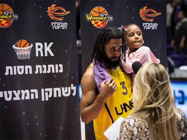 מר וגברת סמית'. עשה את השינוי (מנהלת)