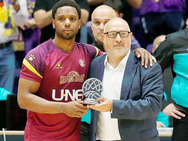 רגלנד זכה בשחקן החודש (אלן שיבר)