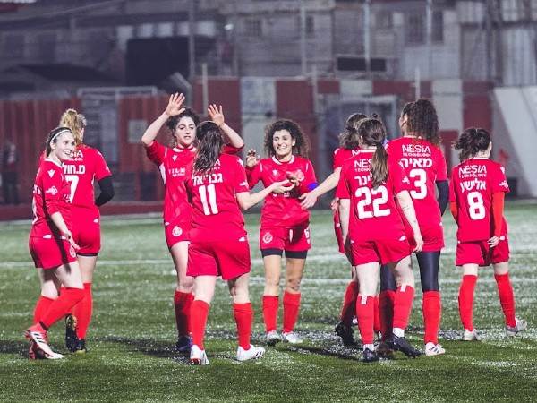 כאן כדי להישאר. הפועל ת''א רואה למרחק (קרדיט: טל צבר, הפועל ת''א)