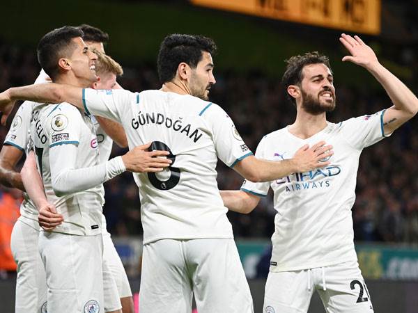 שחקני סיטי. אכול ושתה, כי מחר... (Getty)