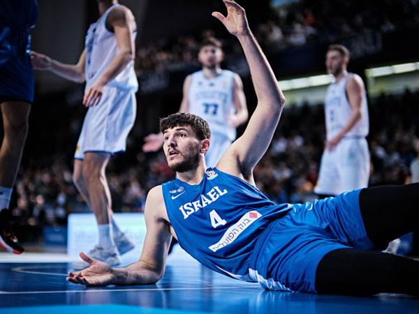 באנקר גם בנבחרת (פיב"א)