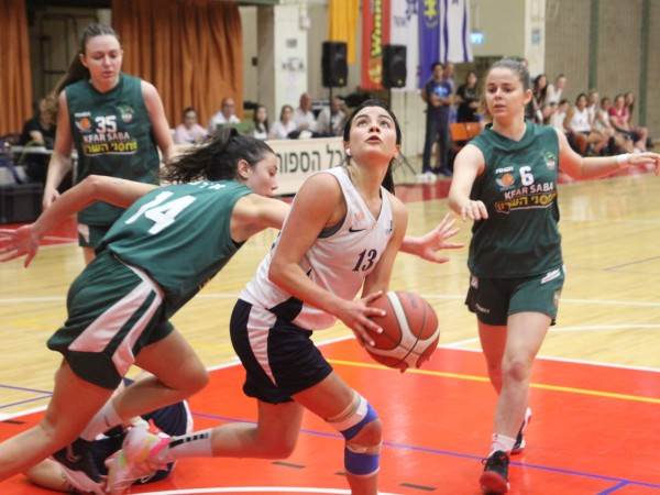 (קרדיט: שי ברק, ספסל)