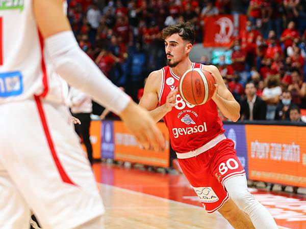 יעבור לאדום של הפועל ת"א? קונרליוס (לירון מולדובן)