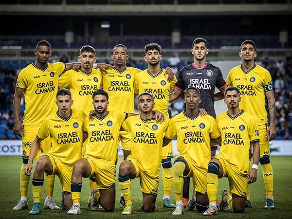 שחקני הנוער של מכבי ת"א. מאמן חדש (עודד קרני)