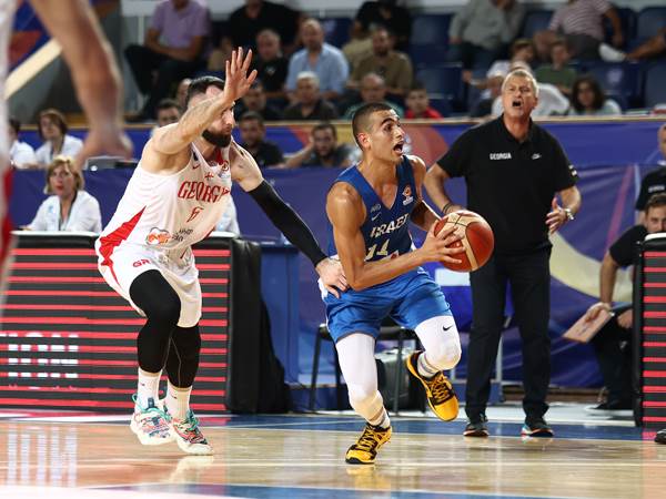 אחד מהבולטים על הפרקט הערב. מדר (Basketball Somova)