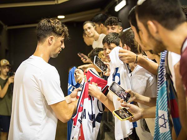 "יכולים לזכות" (עודד קרני)