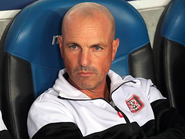 אריה. עמד בציפיות של עצמו (אלן שיבר)