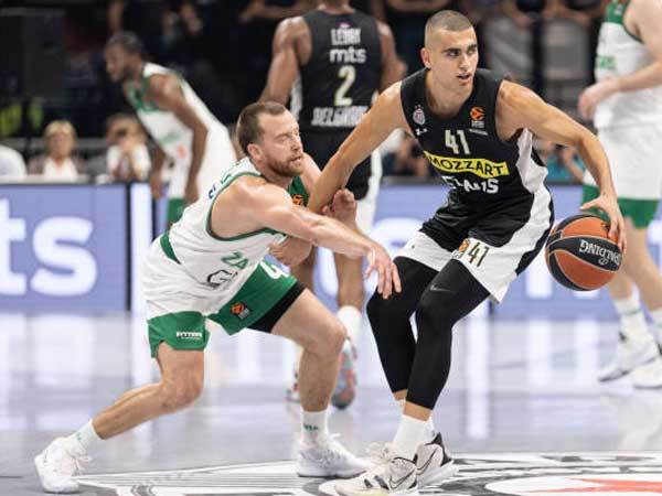 ימשיך בחמישייה? מדר (GETTY, Srdjan Stevanovic)