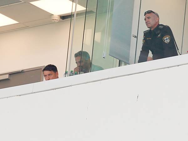 ביקורת על החילופים ושינוי המערך. איביץ' (אלן שיבר)