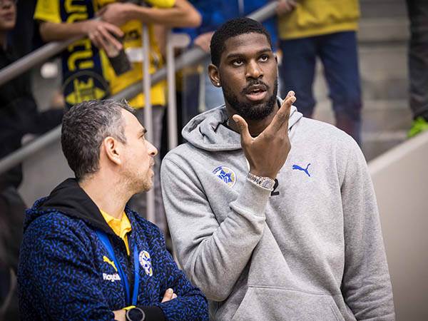 מי יכנס לנעליו? (עודד קרני)