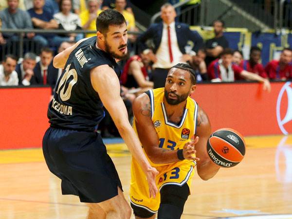 ישחק הערב? היליארד (צילום: אלן שיבר)