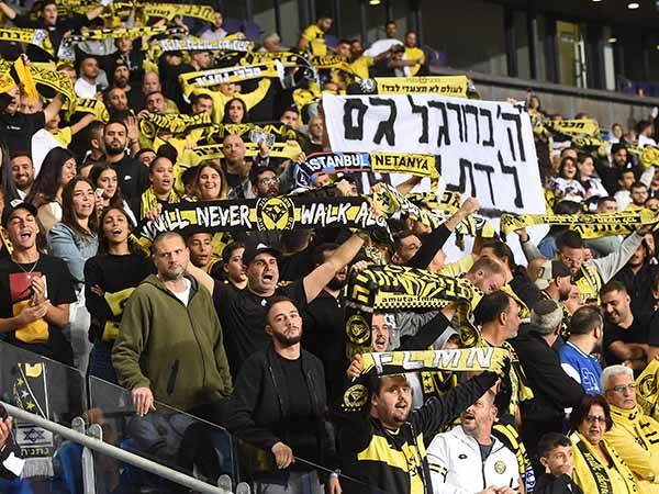 ידחפו את הקבוצה לניצחון גדול? אוהדי נתניה (ברני ארדוב)