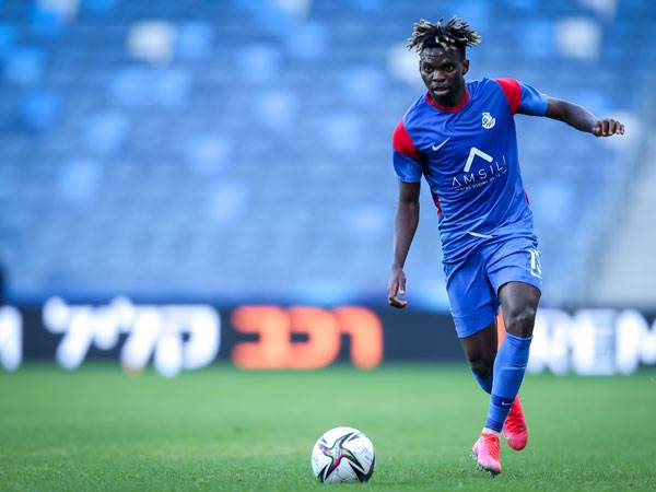 בדרך לנתניה. מונטרי קמהאני (צילום: אלן שיבר)