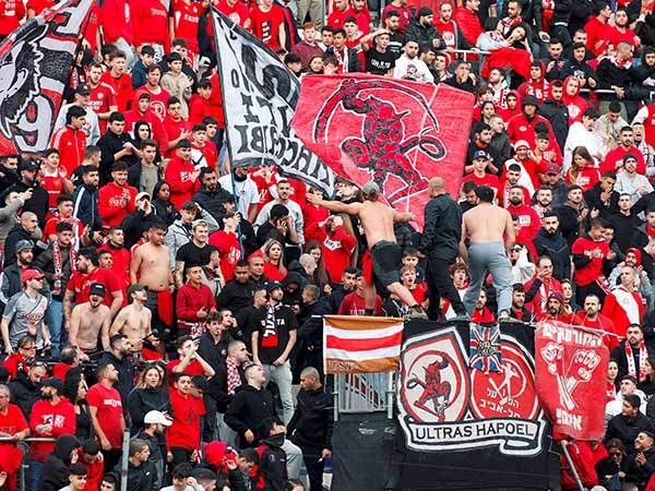 יזכו לראות ניצחון בדרבי אחרי שנים? אוהדי הפועל ת"א (אלן שיבר)