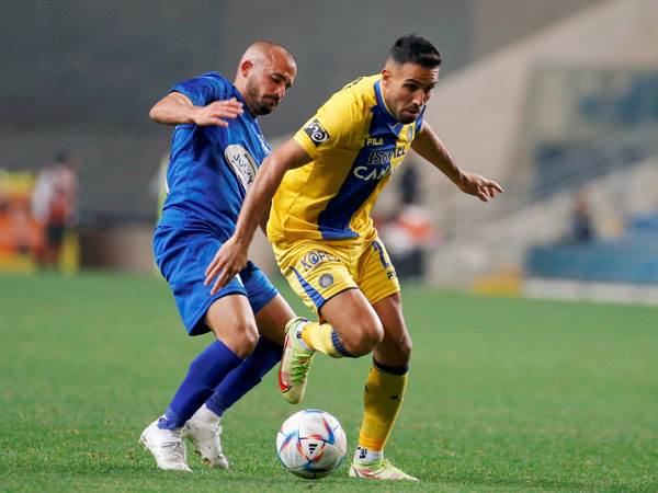 לא נחים, אבל בשתי מסגרות. גולסה נגד מכבי פ"ת (צילום: אלן שיבר)