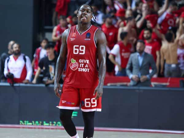 מחוץ לסגל. בראון (דני מרון)