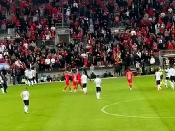 אצילי הולך לכיוון לופס