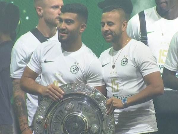 "לוקח את הצלחת הביתה". אבו פאני