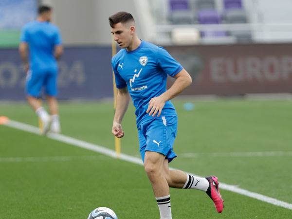 אוסקר גלוך. הליגיונרים יצטרפו מאוחר יותר (ניר קידר)