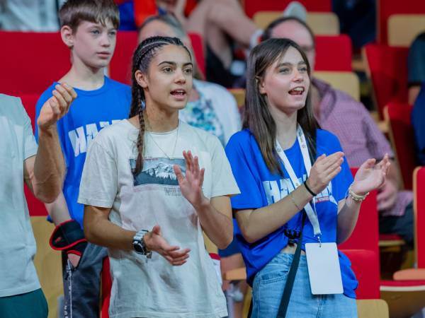 זו רק ההתחלה עבור השתיים. מחטי (מימין) ושוריגין (משמאל) (קרדיט: ההתאחדות העולמית IMMAF)