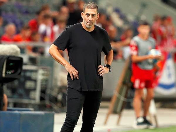 מתכנן מהפכה בהרכב. קוז'וך (אלן שיבר)