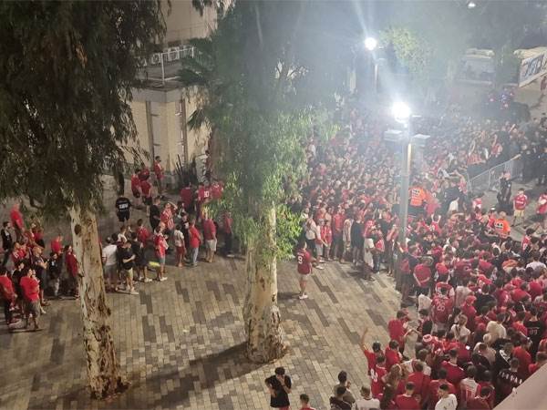 התורים בכניסה לבלומפילד (אסף אבולעפיה)