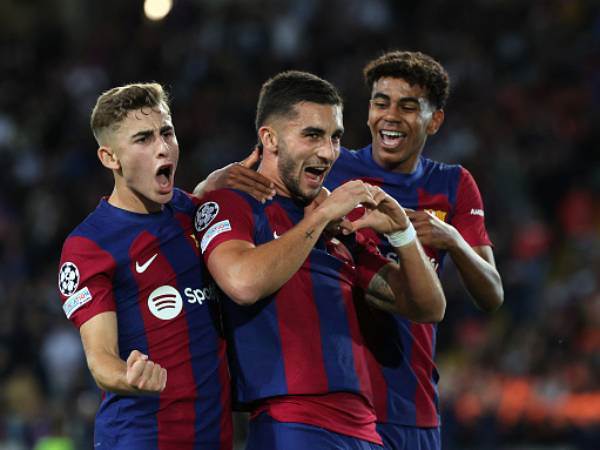 ברצלונה בונה דור עתיד (GETTY)