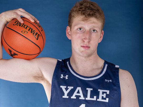 משמעותי מאוד העונה. וולף (Yale)