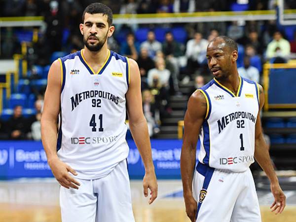 קאמינגס עם גינת בצרפת (GETTY)