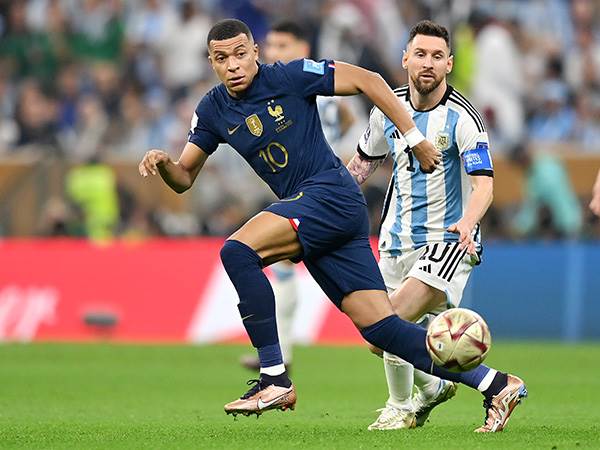 מסי מעל כולם. אמבפה יתקרב? (Dan Mullan/Getty Images)