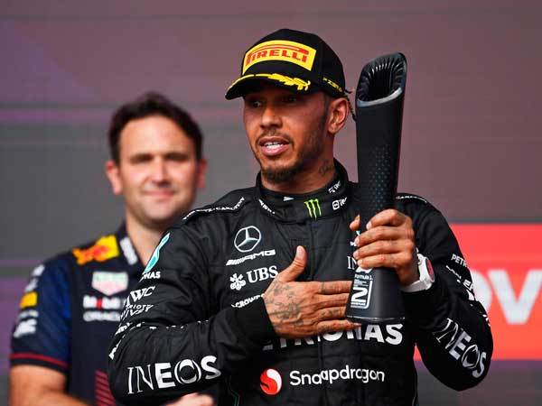 מעבר ענק. לואיס המילטון (Rudy Carezzevoli/Getty Images)