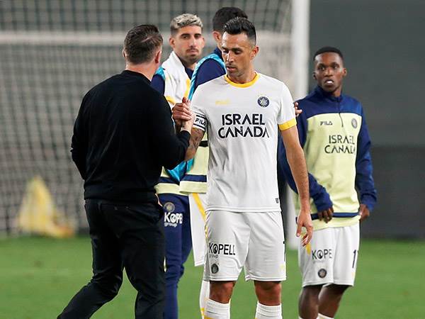 ערן זהבי. נראה טוב על הדשא (אלן שיבר)