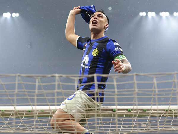 "חצי בחלום, חצי בסיוט" (GETTY)