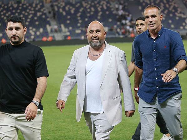 חיוך בולט לעין. אברמוב (צילום: אלן שיבר)