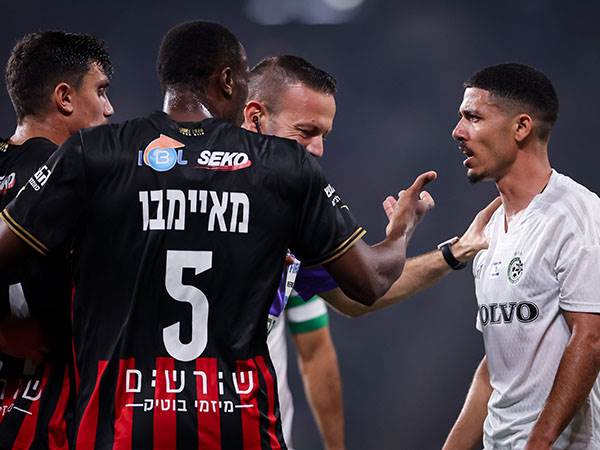 גם עצבים היו על הדשא (מאור אלקסלסי)