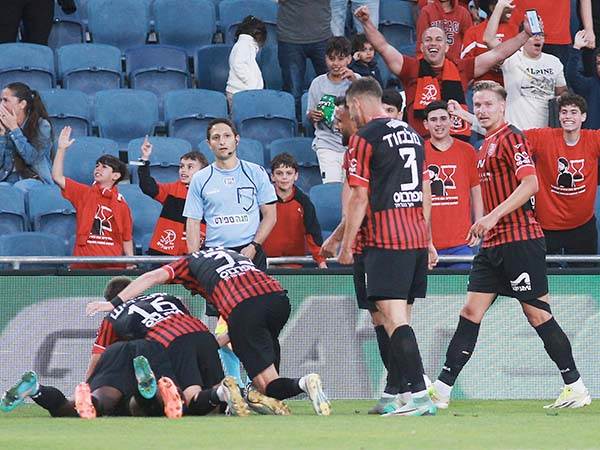 האדומים יצאו מההפסקה מלוע של תותח (קובי אליהו)