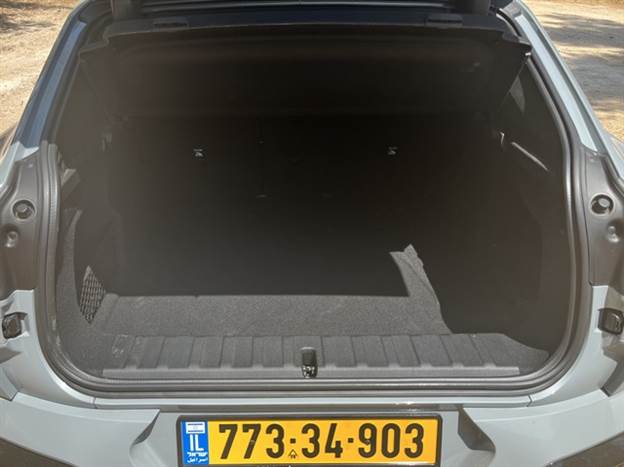 אבל יש לו 525 ליטר שימושיים בתא המטען