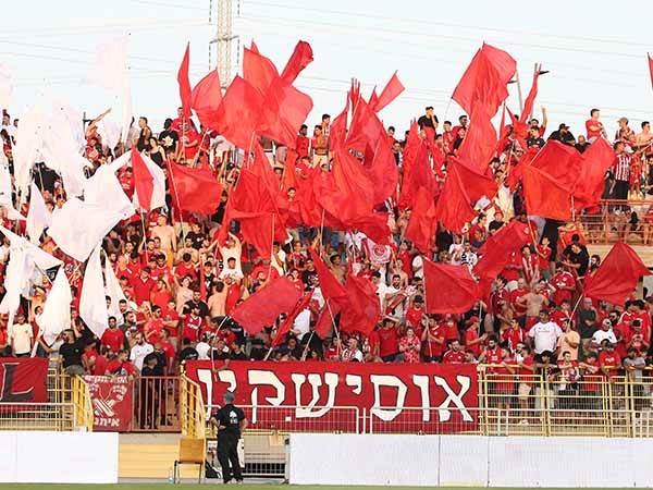 חמושה בצבא אדום (צילום: אודי ציטיאט)