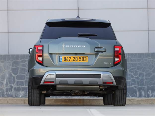 נראה קשוח גם מאחור