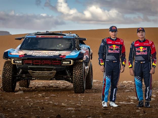 פורד זכתה בלא אחר מאשר קרלוס סיינז, זוכה המרוץ בשנה שעברה