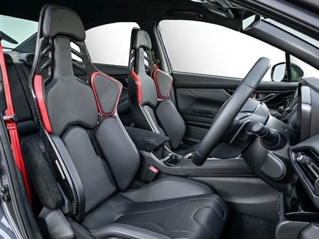 מושבים ספורטיביים יותר של Recaro