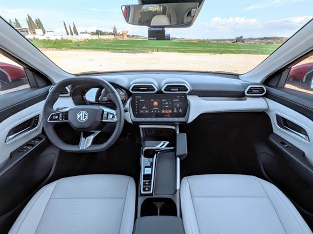 העיצוב מודרני, אבל לנו ידית ההילוכים הזכירה את אלו שבאאודי ופתחי המיזוג של למבורגיני...