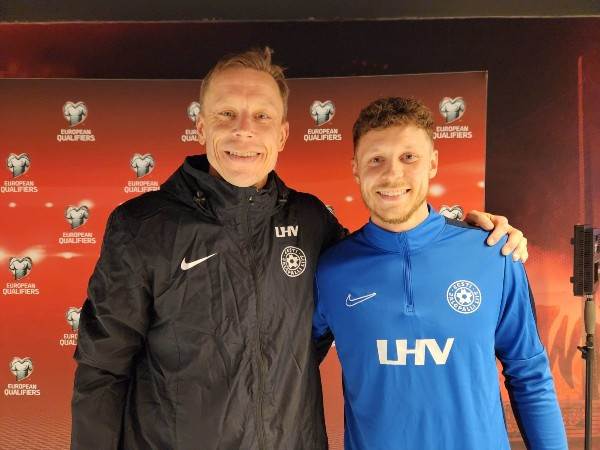 מרקוס פום לצד אביו מארט