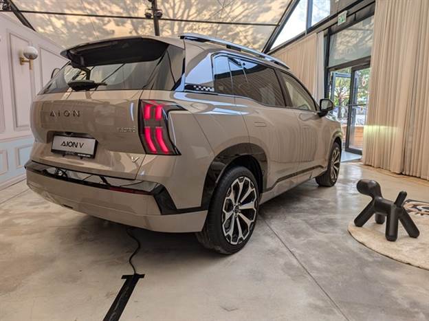 האיון V הוא הדגם המודרני בחבורה וזה שמגיע בתקינה אירופאית מלאה