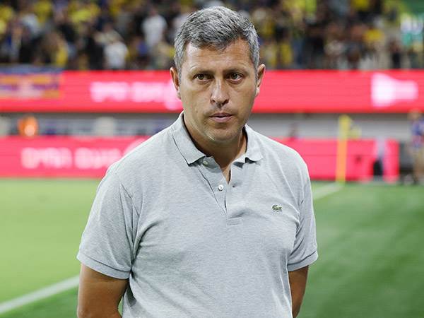 דייגו פלורס. הכין היטב את הקבוצה (אלן שיבר)