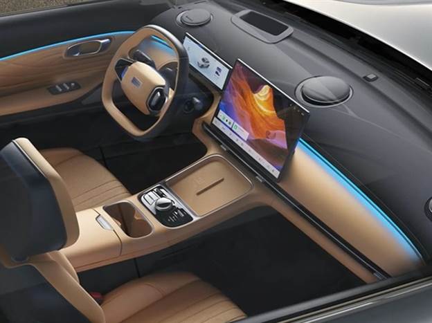 גם מבפנים יש לא מעט מאפיינים דומים לאח החשמלי