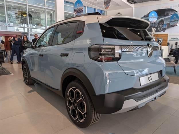 סיטרואן C3 החדשה - היא אולי מוגדרת סופר-מיני, אבל היא ממש ג`יפון קטן