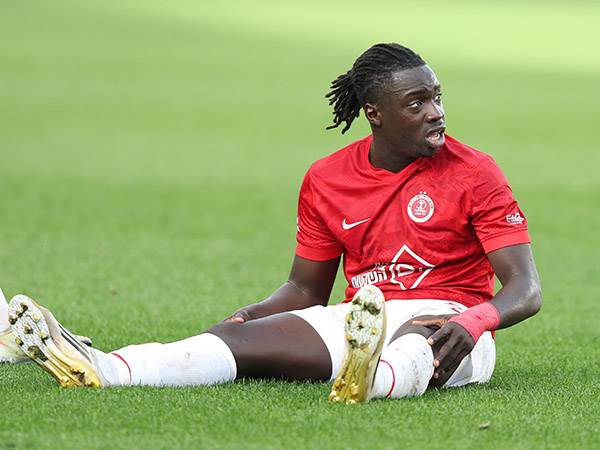 דניאל דאפה נשאר עם “כמעט“ (אלן שיבר)